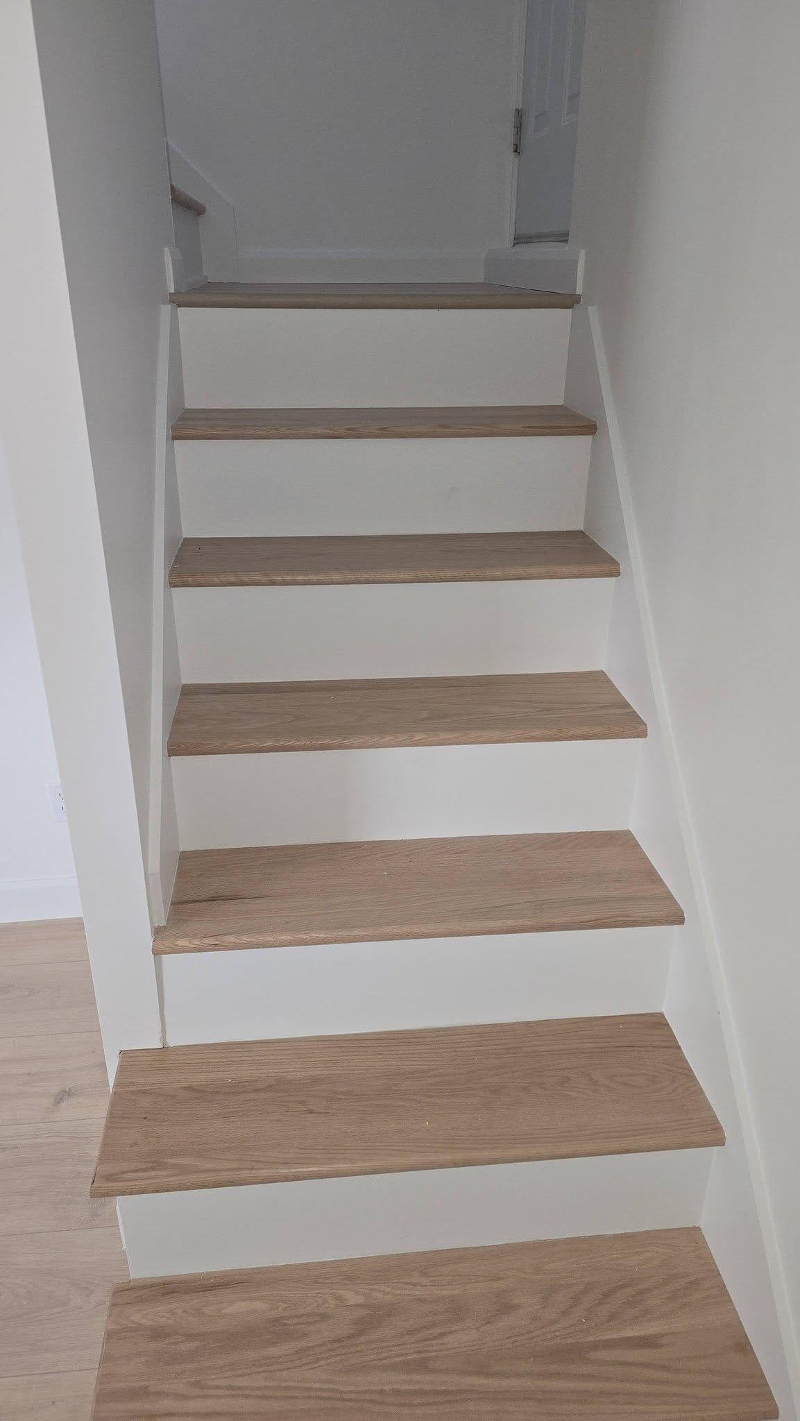 Escalier de sous-sol fini